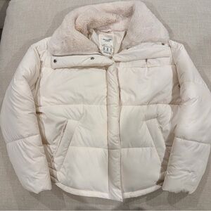 Abercrombie & Fitch “The A&F Mini Puffer” in CREAM, Size: Large